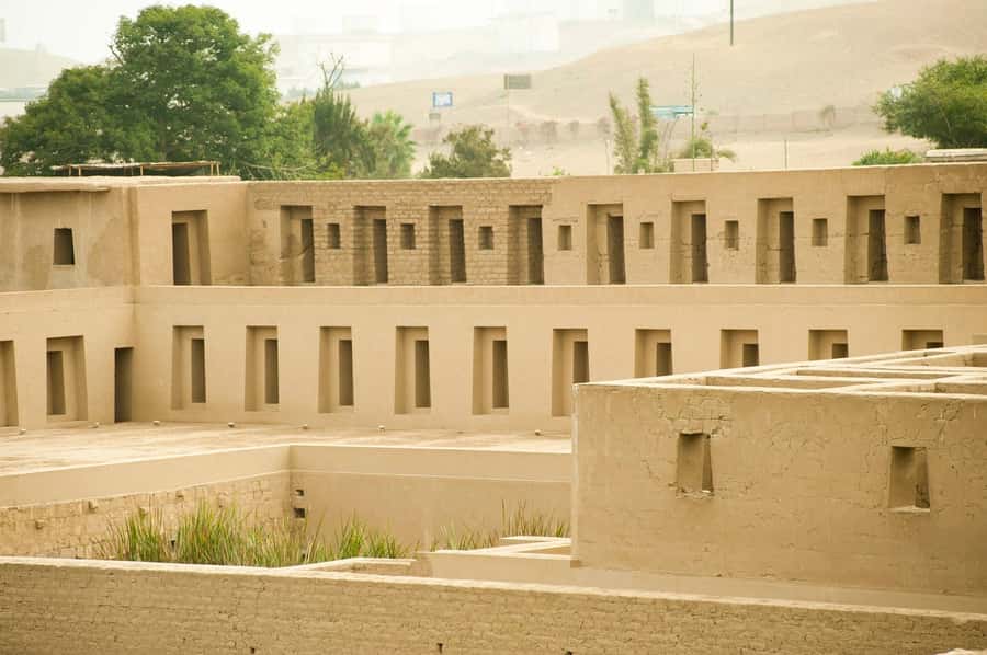 Lima: Pachacamac Ruins & Barranco Half-Day Guided Tour - The Old Temple and the painted buildings