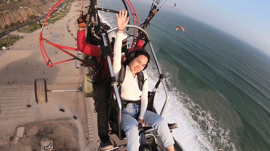 Lima: Paragliding Flight Over Costa Verde Districts - Who will enjoy this most?