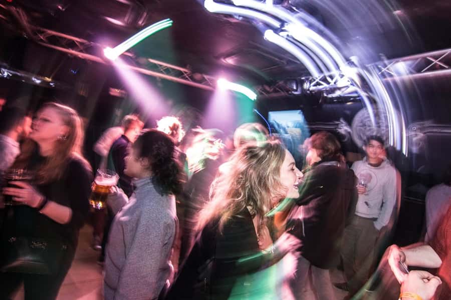 Lima: Party tour Fridays Barranco / Saturdays Miraflores - The club finish and all-access bracelet