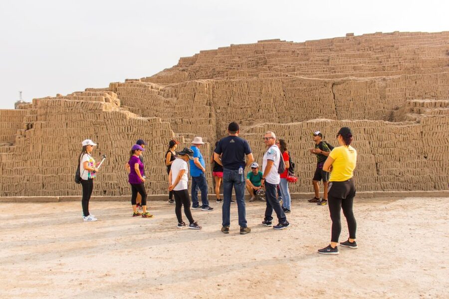 Lima: Private Tour to Huaca Pucllana and Huaca Mateo Salado - The guiding arrangement at Mateo Salado