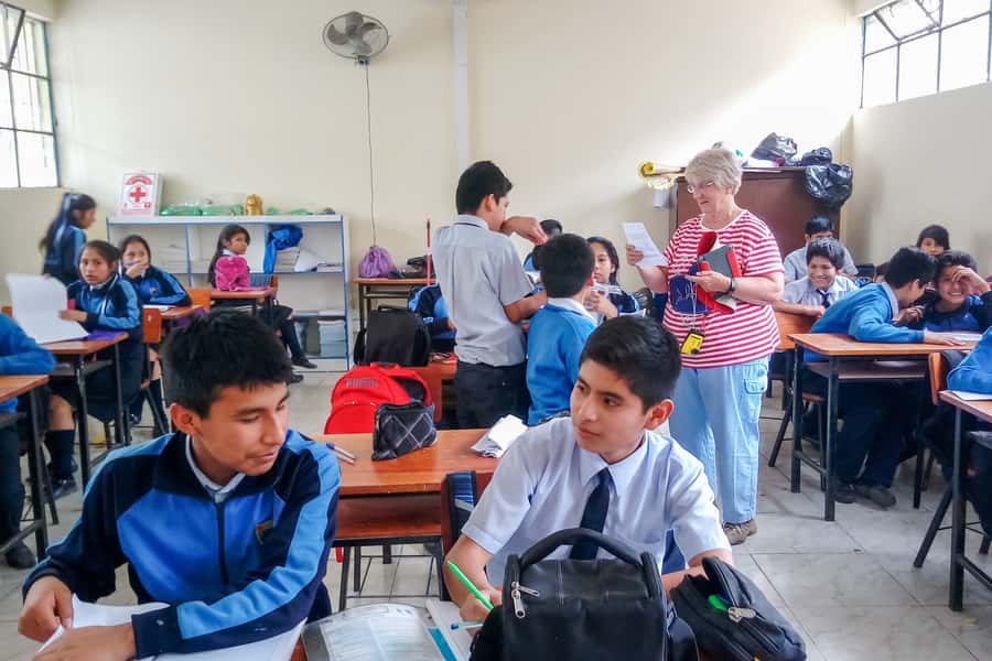 Lima: Shanty Town Exploration - Fresh produce and conversation at the local market