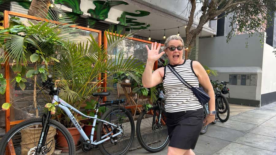 Lima: Sightseeing Bike Tour with Food and Drink Tastings - Ceviche at Maraparte