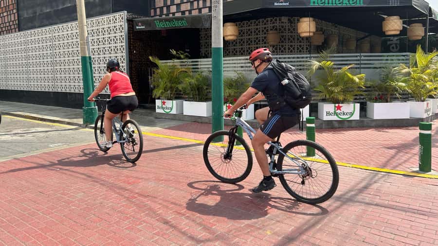 Lima: Sightseeing Bike Tour with Food and Drink Tastings - Pace, comfort, and who should book