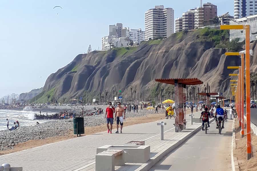 Lima: The Charm of Barranco & Pre Inca Pyramid in Miraflores - Barranco, old streets, and the Bridge of Sighs