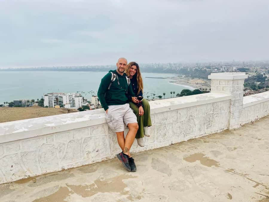 Lima: Tour in Miraflores, San Isidro, Barranco & Chorrillos - Kennedy Park and the Pacific at Parque del Amor