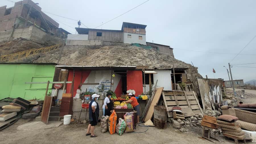 Lima: Villa El Salvador Shanty Town Tour - Walking into the community with a local guide