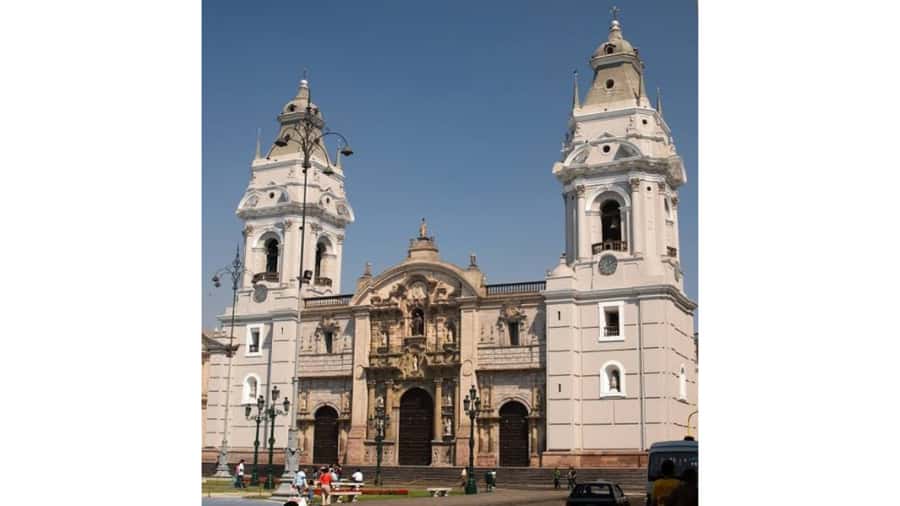 LIMA WALKING TOUR CATACOMBS FROM MIRAFLORES, HISTORICAL CENTER, WINES+BUS - Santo Domingo and the route to San Francisco