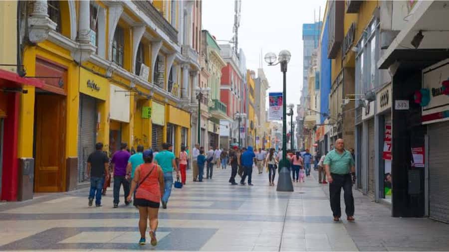 LIMA WALKING TOUR CATACOMBS FROM MIRAFLORES, HISTORICAL CENTER, WINES+BUS - Inside the San Francisco catacombs