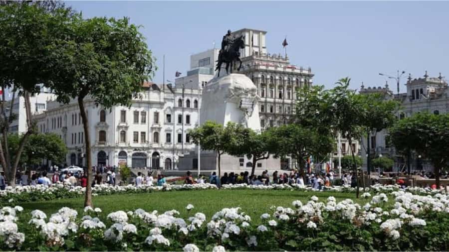 LIMA WALKING TOUR CATACOMBS FROM MIRAFLORES, HISTORICAL CENTER, WINES+BUS - Wine, pisco, and what the tasting really offers