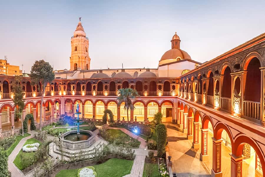 Lima: Water Magic Circuit, Downtown and Catacombs Night Tour - Who should book this experience?