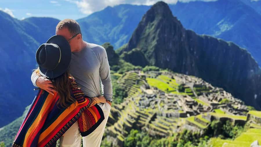 Machu Picchu: 1-day tour by Vistadome Observatory train - Aguas Calientes to the Machu Picchu entrance