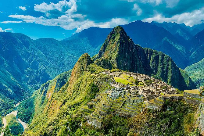 Machu Picchu Private Tour from Aguas Calientes (Tickets included) - Starting at Aguas Calientes and reaching the entrance