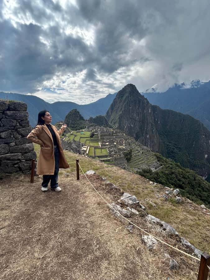 Machu Picchu: Private Tour Guide Service for up to 15 people - The Temple of the Three Windows
