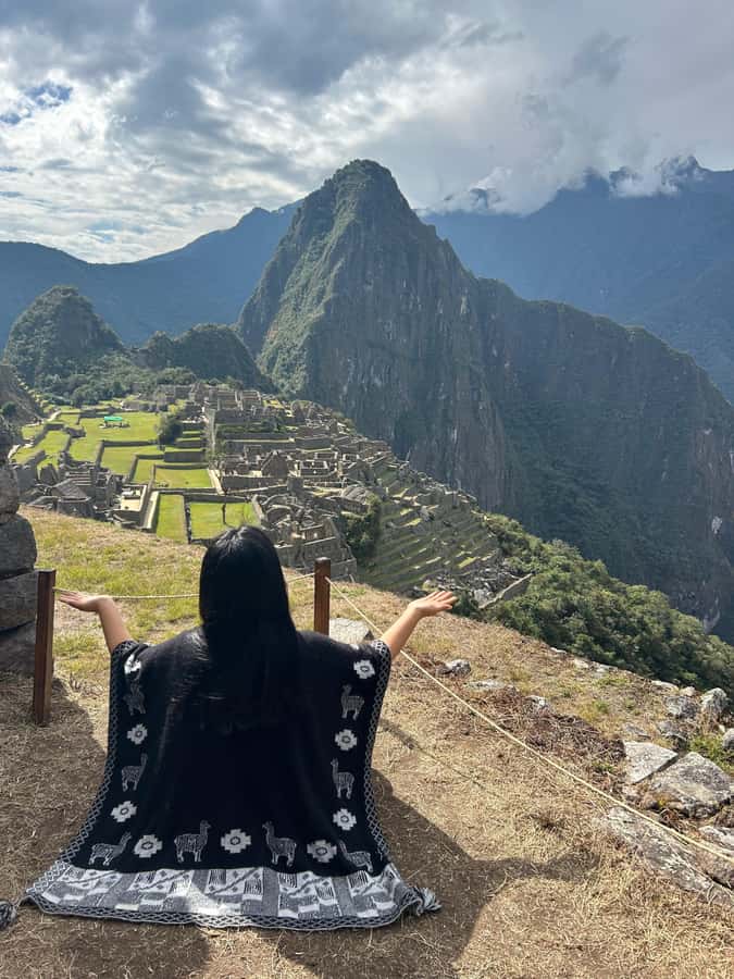 Machu Picchu: Private Tour Guide Service for up to 15 people - Sacred Rock and the ceremonial spaces
