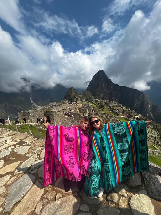 Machu Picchu: Private Tour Guide Service for up to 15 people - Temple of the Sun and the hydraulic system