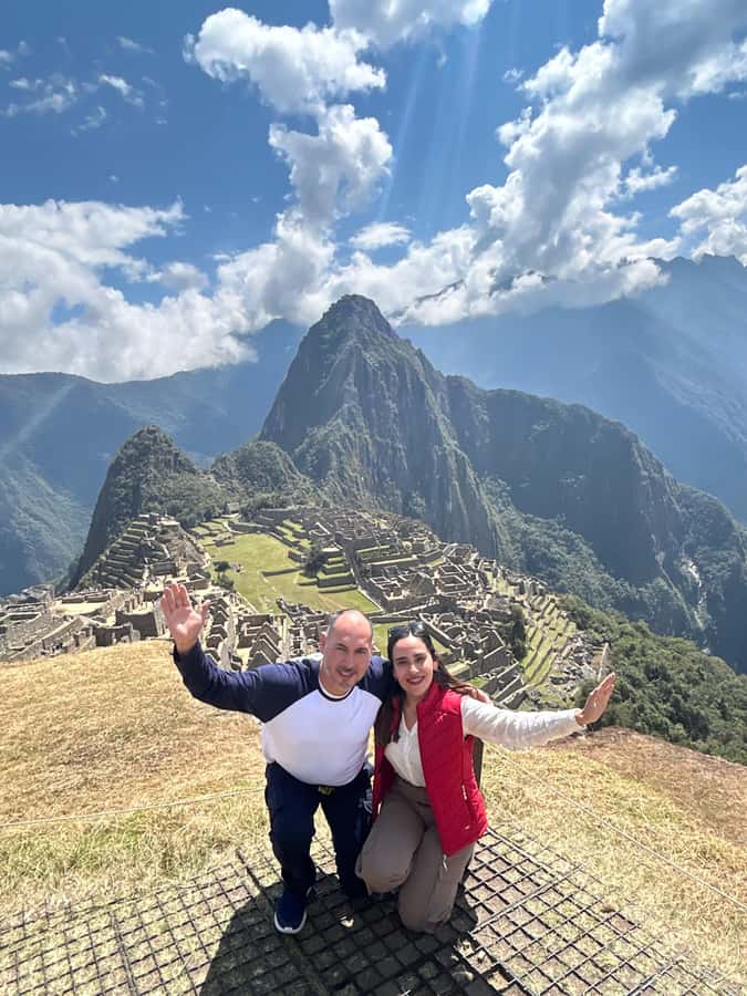 Machu Picchu: Private Tour Guide Service for up to 15 people - The 30-minute bus ride to the sanctuary