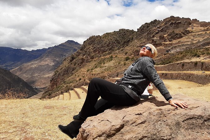 Machupicchu Guide Service - Taking the tourist bus to Machu Picchu