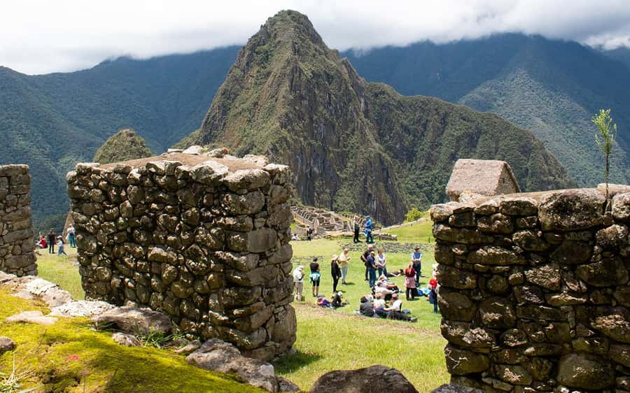 Machupicchu tour by tourist train in 2 days - The guide and group experience