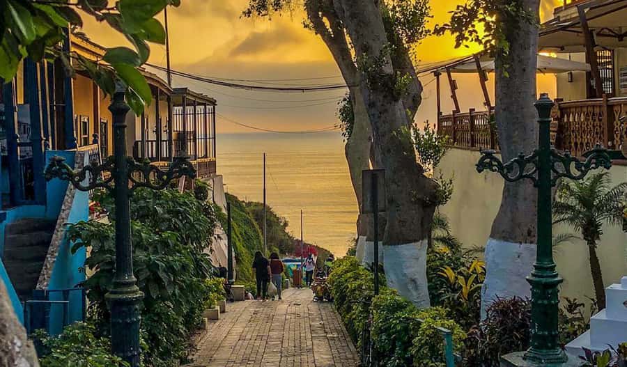 Miraflores & Barranco: Lima’s Modern and Bohemian Tour - Love Park and El Beso