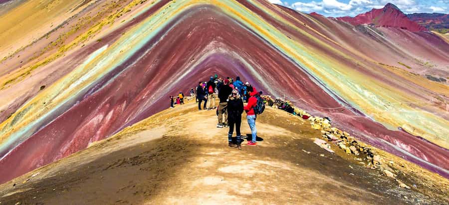 One day tour to Rainbow Mountain and Red Valley (optional) - The Ausangate setting and Andean wildlife