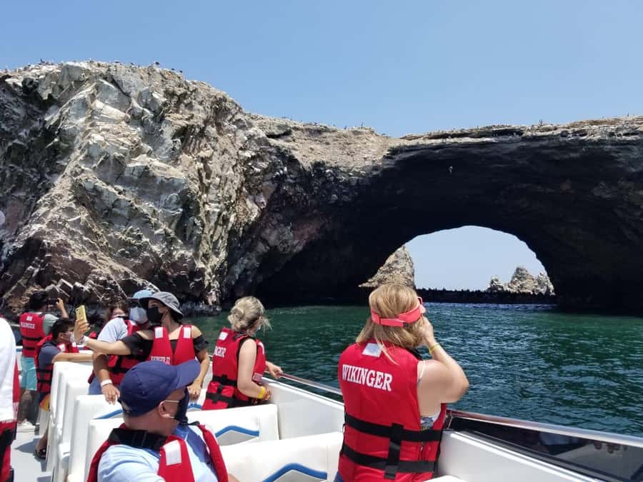Paracas: Ballestas Island & Nature Reserve all inclusive - The speedboat and the Candelabro geoglyph