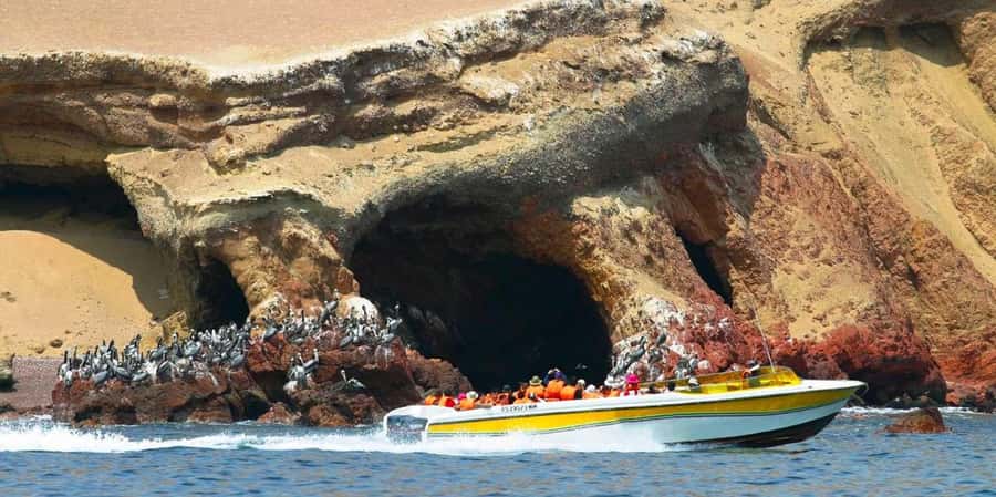 Paracas: Ballestas Islands Boat tour - Islas Ballestas - The Candelabro geoglyph from the water