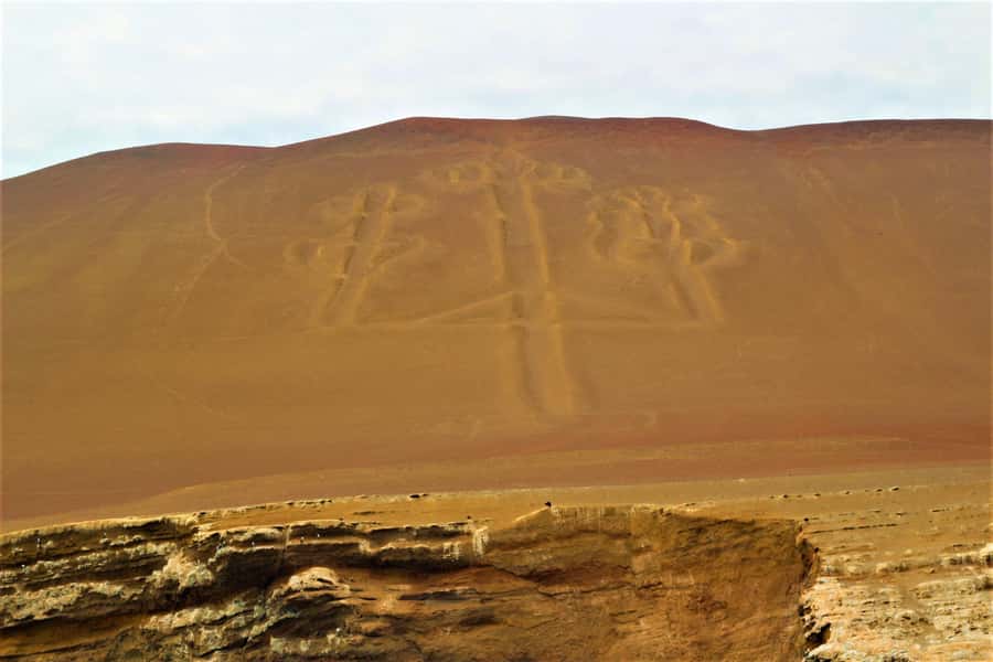 Paracas: Ballestas Islands Guided Boat Tour - Reaching the Ballestas Islands and their wildlife