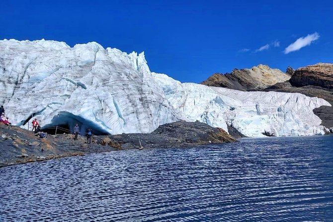 Pastoruri Glacier - Pumapampa’s bubbling waters and the Seven-Color Lake