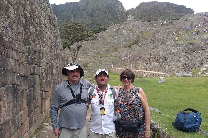 Private Tour Guide in Machupicchu from Aguas Calientes. - The 25-minute bus ride to the ruins