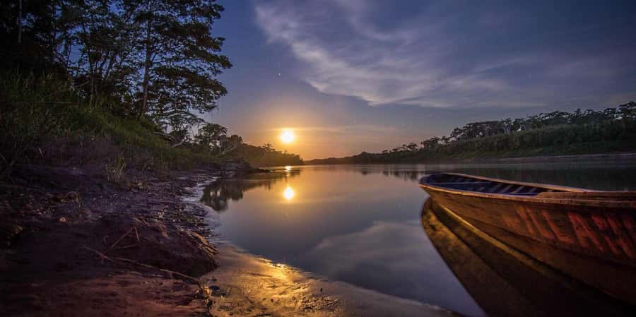Puerto Maldonado: 3-hour sunset boat ride - The engine stops for the Amazon after dark