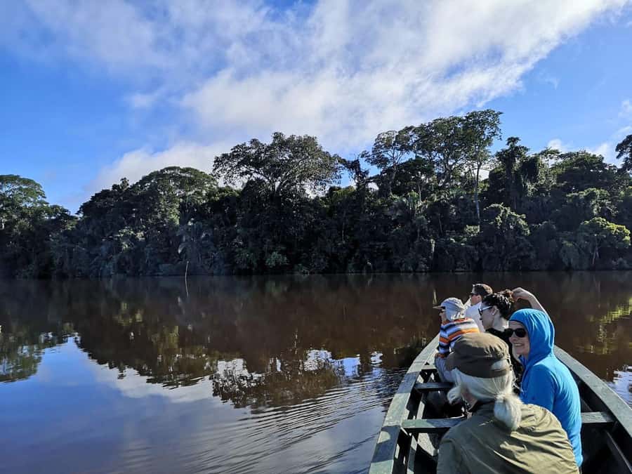 Puerto Maldonado: Lago Sandoval Day Trip with Lunch - Walking the 3-kilometer trail to the lake
