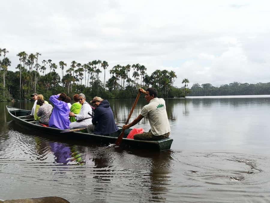 Puerto Maldonado: Lago Sandoval Day Trip with Lunch - Reaching Lago Sandoval by rowboat