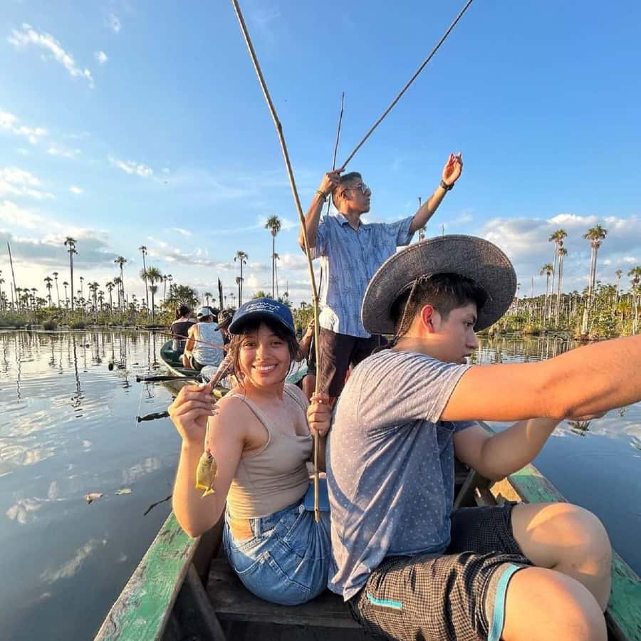 Puerto Maldonado: Lake Yacumama sunset and piranha fishing - Searching for black caimans after dark approaches