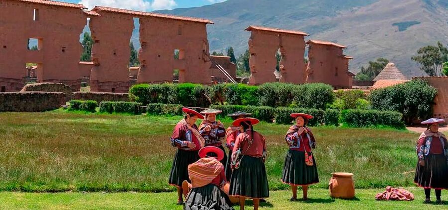 Puno: Full-Day Route of the Sun Tour to Cusco with Lunch - Andahuaylillas Church and its startling interior