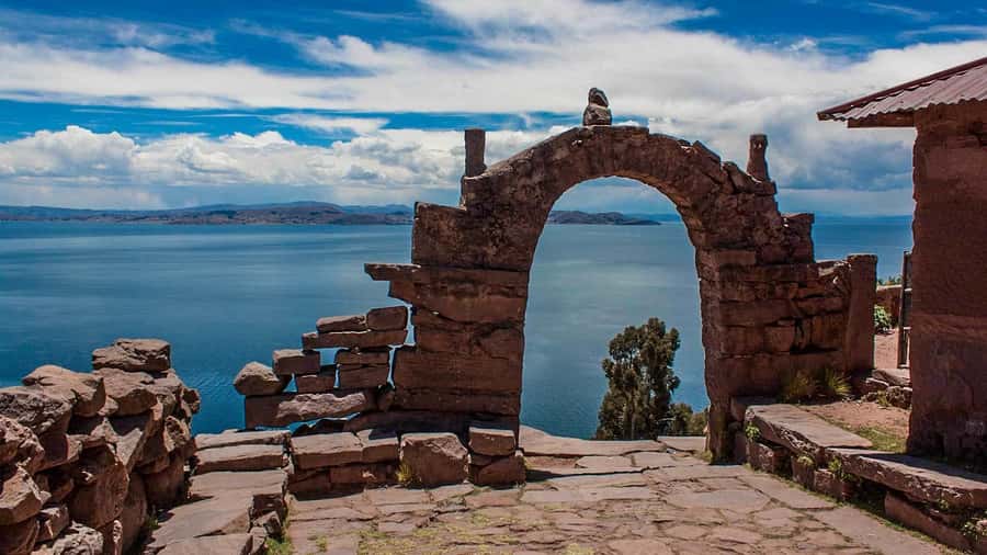 Puno: Full-Day Tour of Lake Titicaca and Uros & Taquile - Watching Taquile’s weavers at work