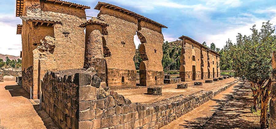 Puno: Route Of The Sun to Cusco with Lunch and Ticket Option - Pukara and the meaning of the famous clay bulls