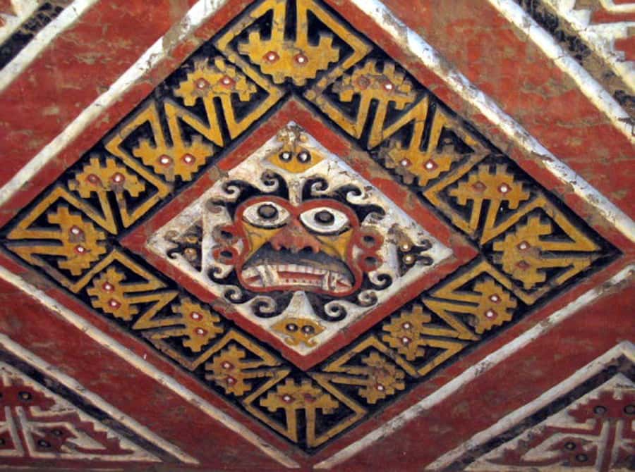 Pyramids of the Sun and the Moon, Huanchaco and Chan Chan - Reading the carvings at Huaca del Dragon