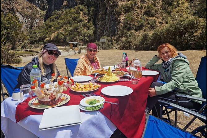 Rainbow Mountain & Red Valley Premium Tour with picnic - How the tour handles food, groups, and personal needs