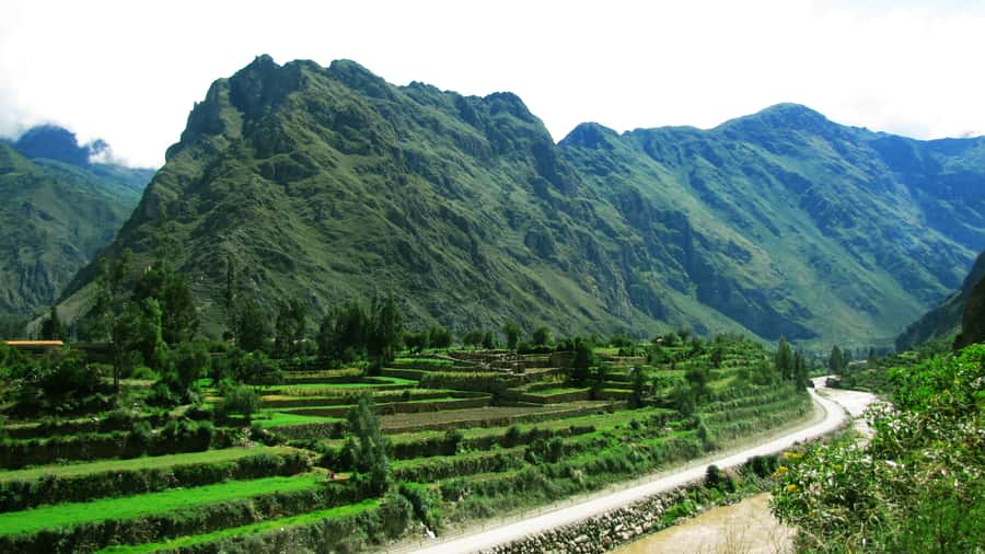 Sacred Valley & Machu Picchu by Train: 2-Day, 1-Night Tour - Pisac: terraces, stonework, and the market
