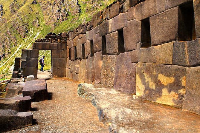 Sacred Valley Private Tour: Chinchero, Ollantaytambo and Pisaq - Pisac: Ruins first, then time for the market