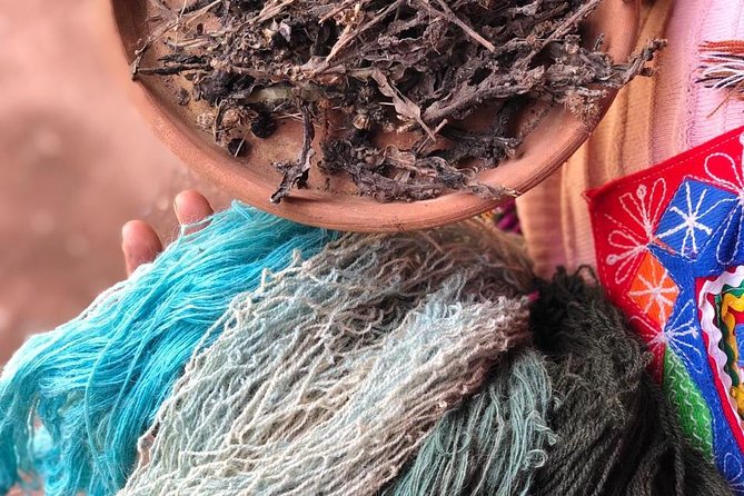 Sacred Valley Textile Workshop – Dyeing & Weaving in Cusco - Learning the backstrap loom