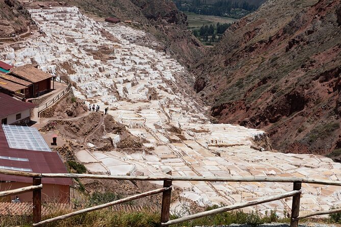 Sacred Valley VIP Tour with Maras and Moray from Cusco - Urubamba: A sensible lunch break in the valley