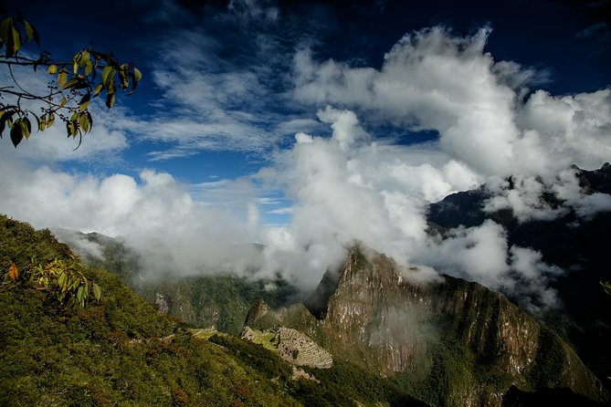 Short Inca trail to MachuPicchu || 2days - 1nigth || - Early Morning Inside Machu Picchu
