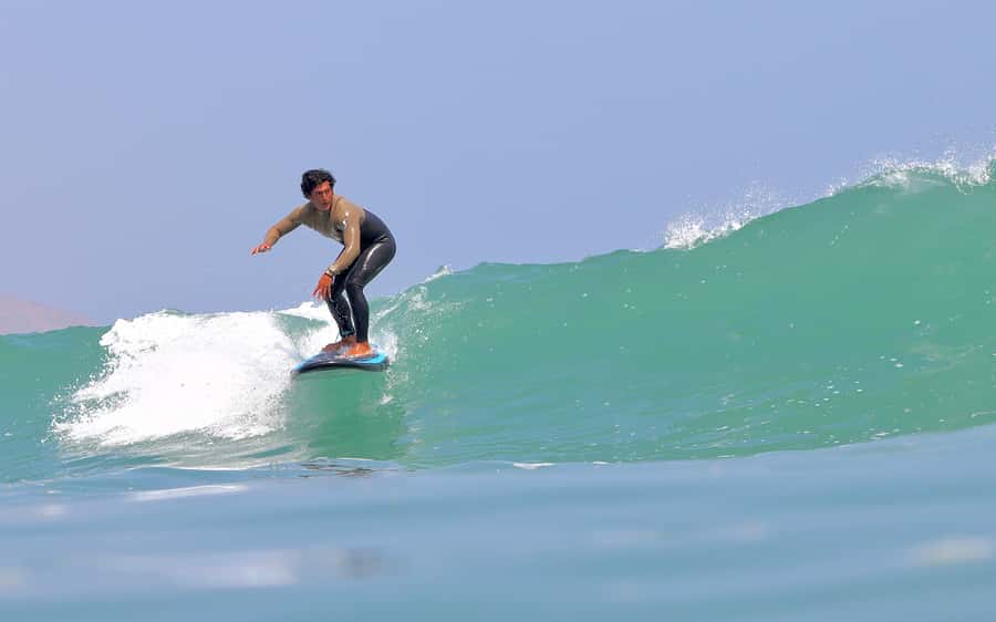 Surfing experience in Lima - Starting at Miraflores beach