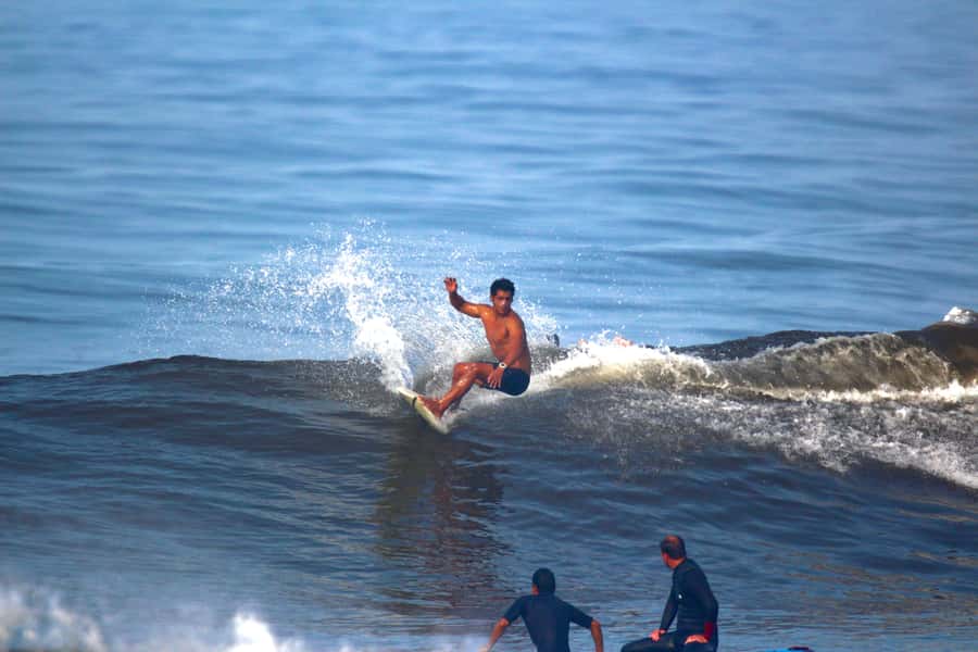 Surfing experience in Lima - Why the private format matters