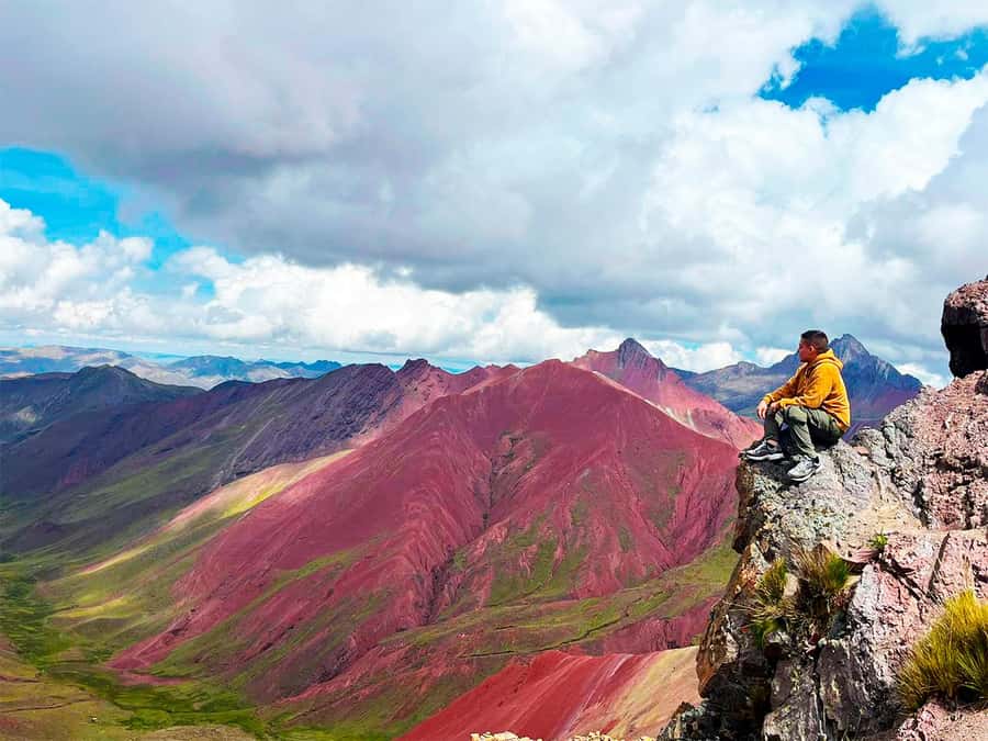 Tour de un día a la Montaña del Arco Iris y el Valle Rojo - The two-hour climb to Vinicunca