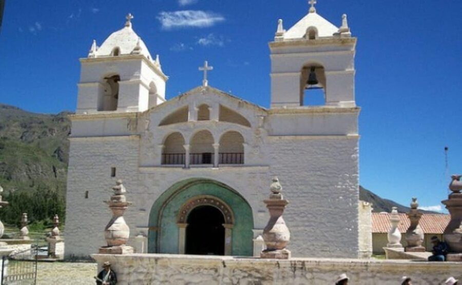 Tour Fullday Colca Canyon with Breakfast and Typical Lunch - Lunch in Chivay and what the buffet means