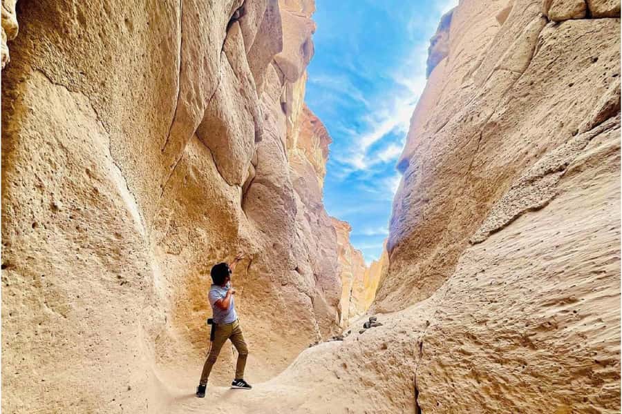 Tour + Hike to the Sillar Route and Culebrillas in Arequipa - Why Arequipa’s white stone begins in a quarry