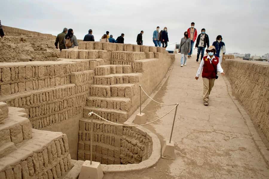 Tour Huaca Pucllana: Pyramids and Pre-Columbian Antiquity - Starting with pickup in Miraflores or San Isidro
