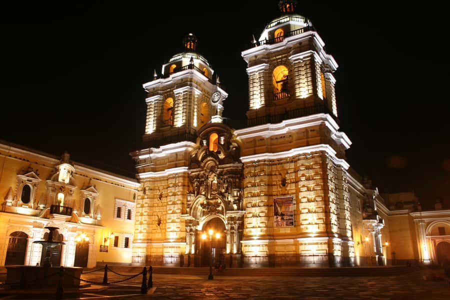 Tour of Lima with a visit to the catacombs of San Francisco. - San Isidro and the Olivaos forest